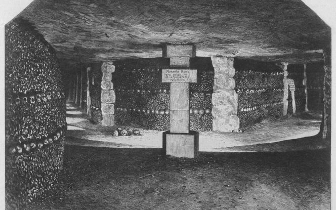 Pour la première fois, Nuit Blanche propose un parcours sonore poétique inédit pensé par Xavier Donzelli - ici, l’ossuaire des Catacombes d’après une photographie de Nadar, 1862.
