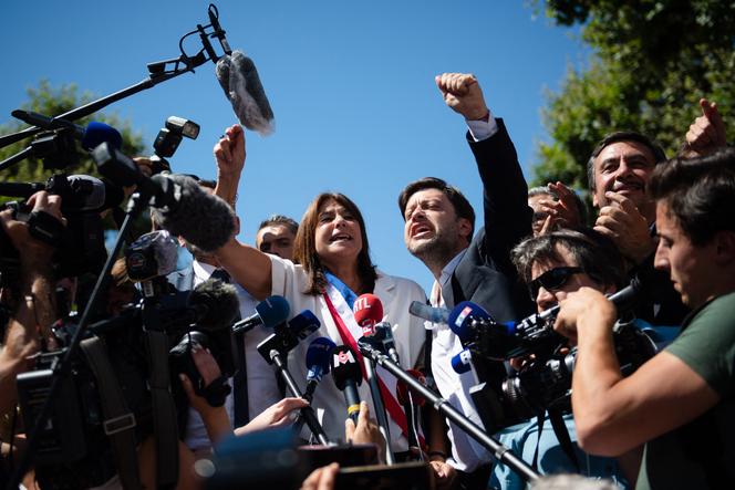 Michèle Rubirola, qui vient de recevoir l’écharpe de maire de Marseille, et Benoît Payan, son premier adjoint, avant qu’il ne la remplace à la tête de la mairie six mois plus tard. A Marseille, le 4 juillet 2020.