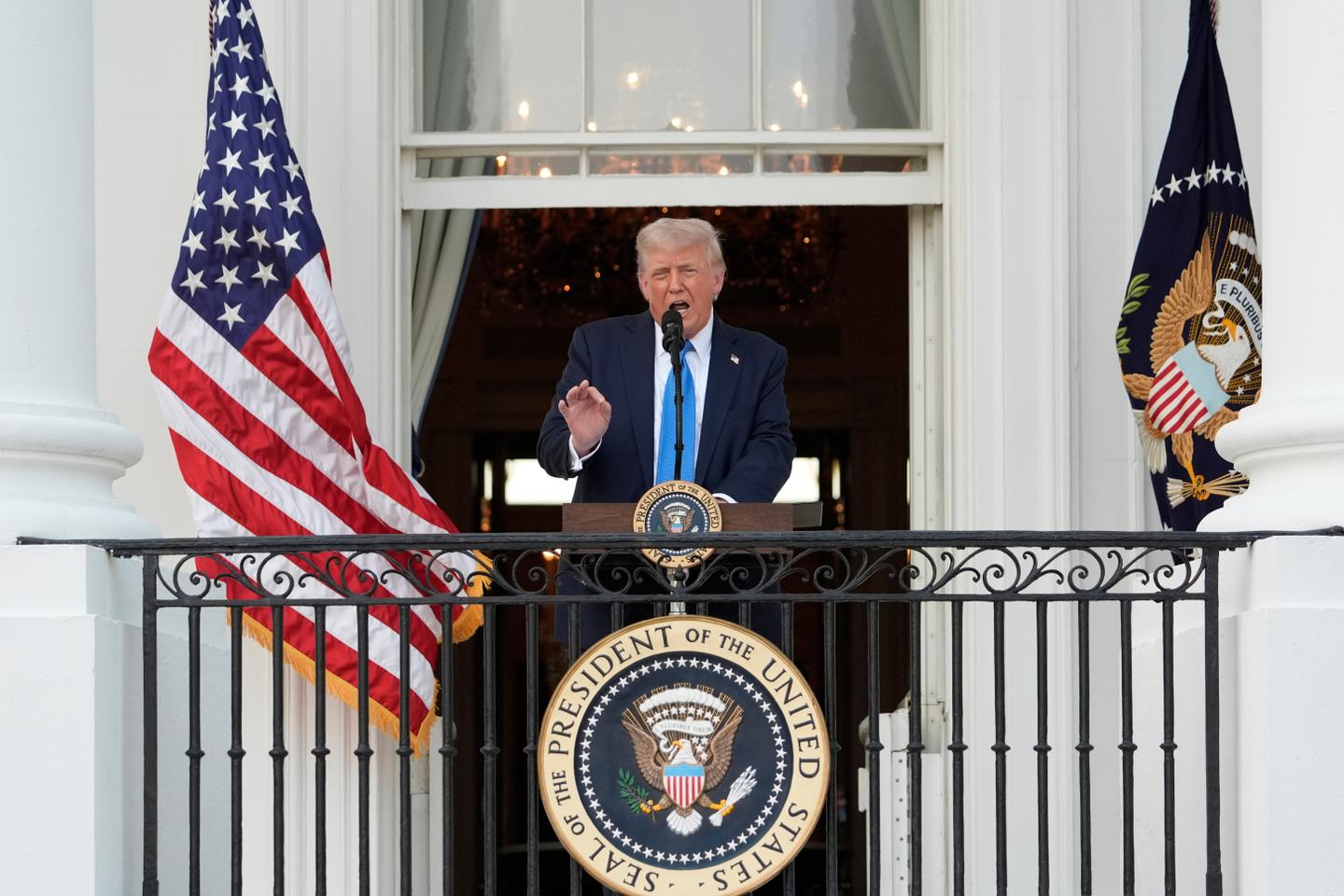 Trump signs travel ban on 12 countries after Colorado attack
