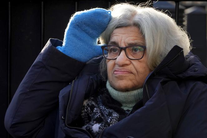 Laila Soueif devant Downing Street, à Londres, mercredi 5 février 2025.