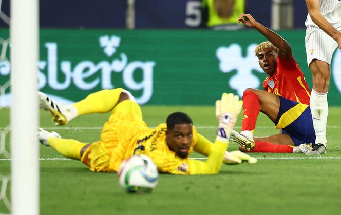 Lamine Yamal marque le cinquième but de l’équipe espagnole durant la demi-finale de la Ligue des nations, à Stuttgart (Allemagne), le 5 juin 2025.