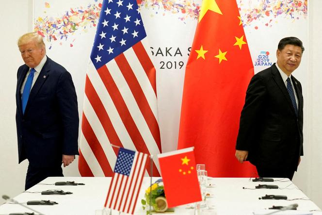 Le président américain, Donald Trump (à gauche), et son homologue chinois, Xi Jinping, lors d’une réunion bilatérale pendant le sommet du G20, à Osaka, au Japon, le 29 juin 2019.