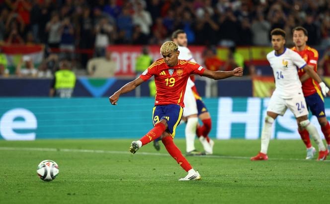 Spain's Lamine Yamal scores their third goal from the penalty spot during the Nations League semi-final, in Stuttgart, Germany, June 5, 2025. 