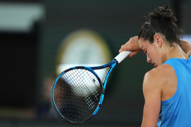 Loïs Boisson pendant sa demi-finale contre l’Américaine Coco Gauff, à Roland-Garros, à Paris, le 5 juin 2025.