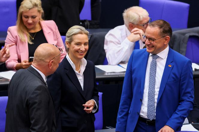 Les deux leaders d’Alternative für Deutschland, Alice Weidel et Tino Chrupalla, lors d’une session au Bundestag, à Berlin, le 5 juin.