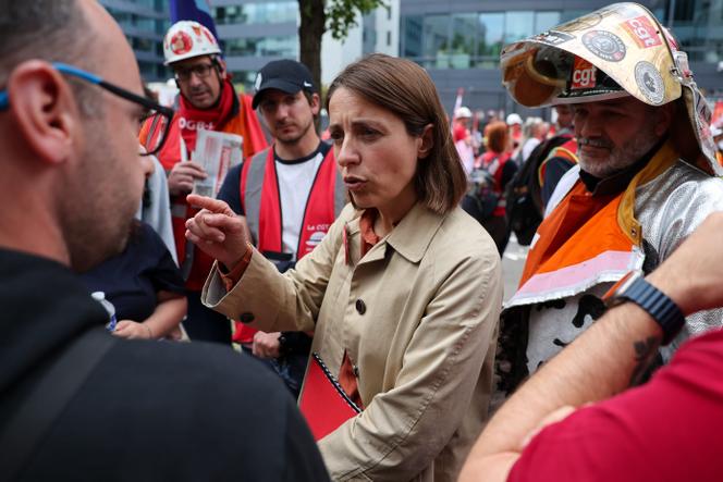 La secrétaire générale de la CGT, Sophie Binet, lors d’une manifestation des salariés d’Arcelor Mittal devant le siège de l’entreprise, à Saint-Denis (Seine-Saint-Denis), le 13 mai 2025.