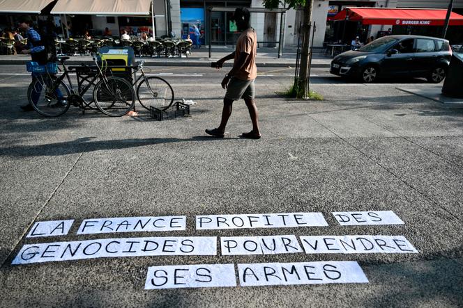 Lors d’un rassemblement contre l’activité d’Eurolinks, à Marseille, le 5 juin 2025.