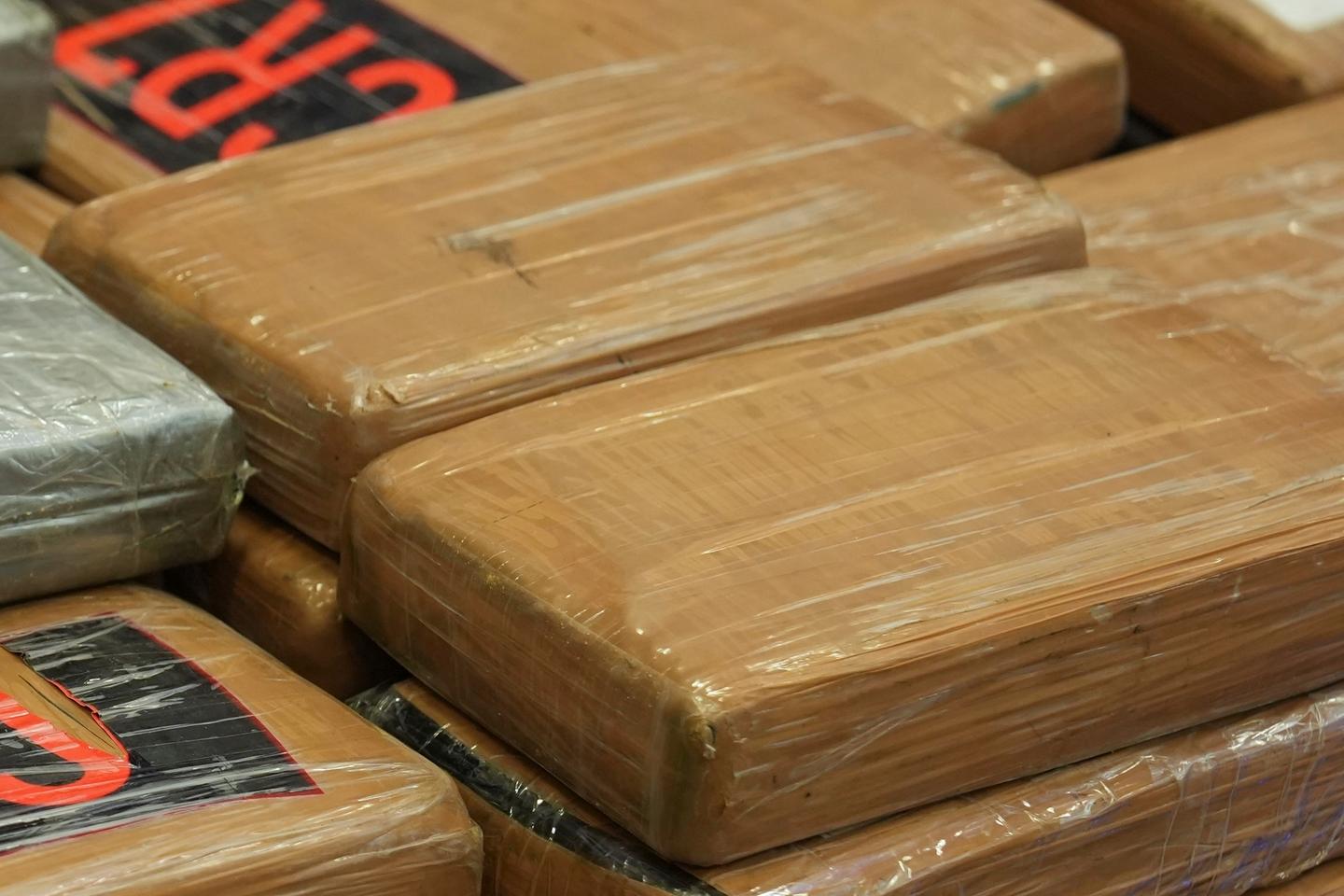 Près de cinq tonnes de cocaïne saisies sur un bateau en Polynésie française