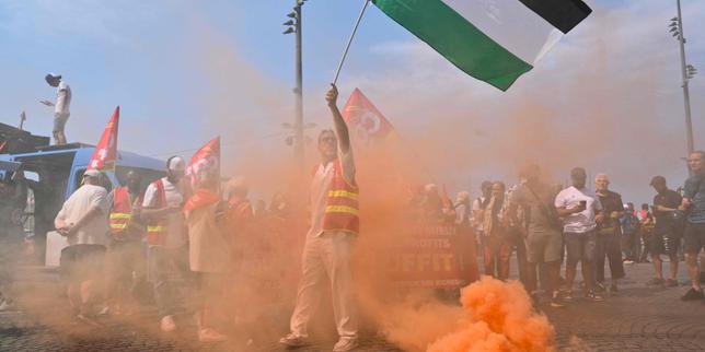 French dock workers block arms shipment to Israel