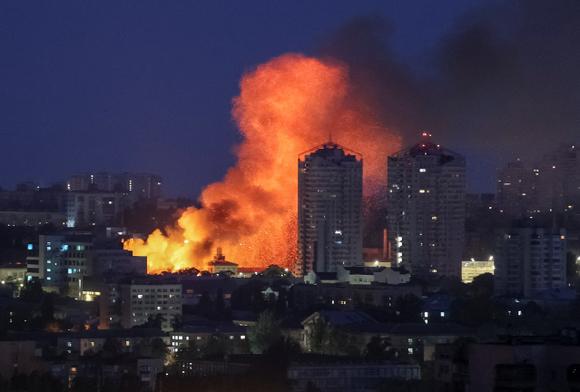 Tras un ataque con aviones no tripulados rusos en Kyiv el 6 de junio de 2025.