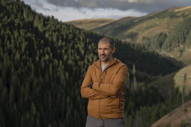 Gabriel Paun, dans la forêt des Carpates, en Roumanie, en 2024.
