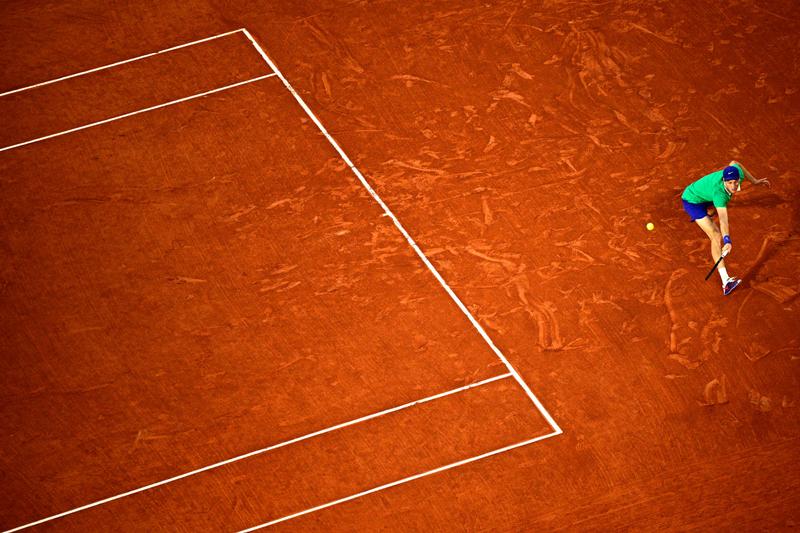 Carlos Alcaraz face à Jannik Sinner, une finale de Roland-Garros où la terre battue, aussi, a son mot à dire