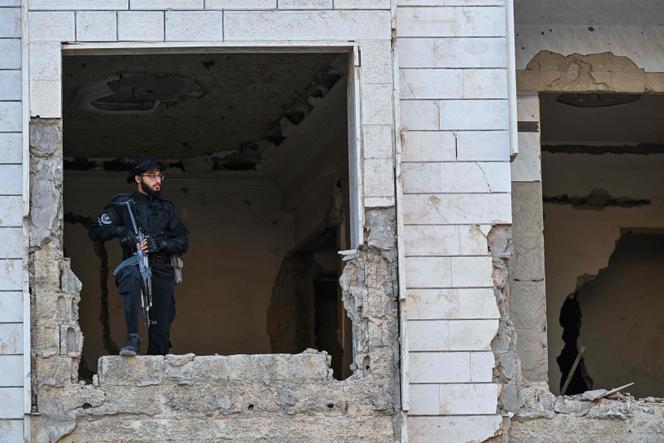 Un membre des forces de sécurité syriennes, à Damas, le 6 juin 2025.