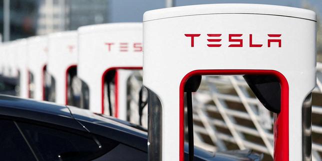 French Tesla customers sue over brand becoming 'extreme right'