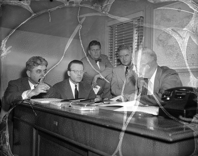 Le président Dwight D. Eisenhower (surnommé « Ike », à droite) avec ses conseillers dans son bureau d’Augusta (Géorgie), le 29 décembre 1953.