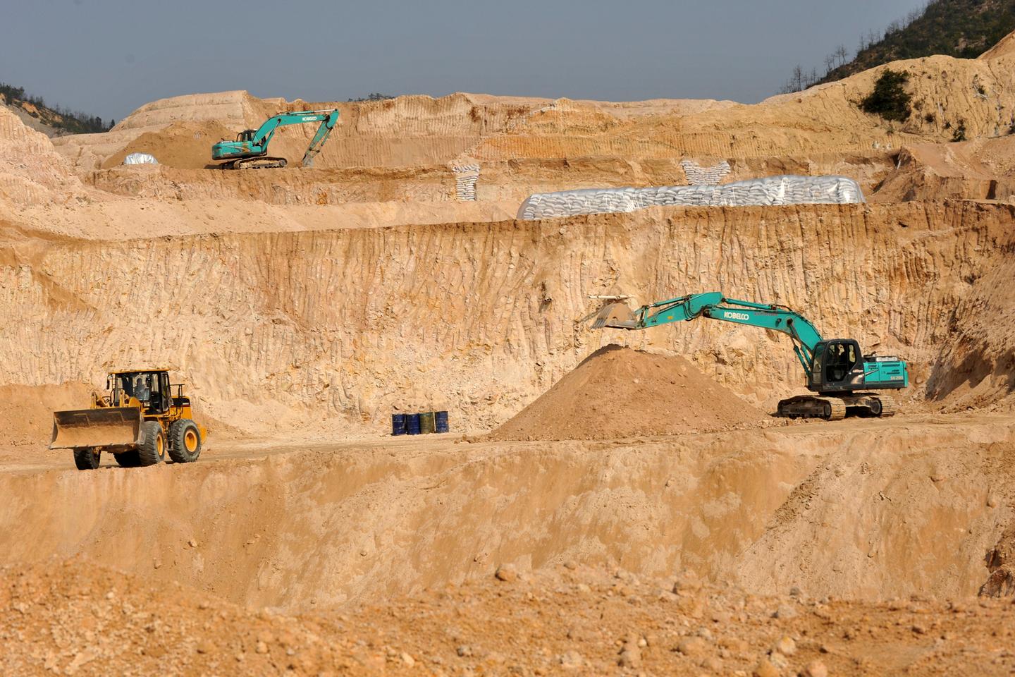 Trump touts 'done' deal with Beijing on rare earths, Chinese students