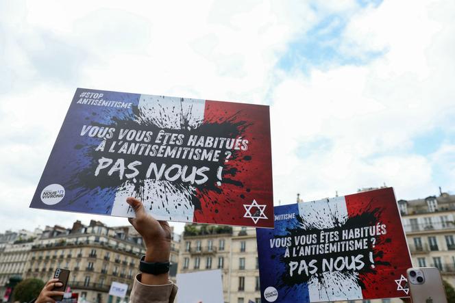 Manifestation contre l’antisémitisme, sur la place de l’hôtel de ville de Paris, le 19 juin 2024, après le viol d’une jeune fille juive de 12 ans.