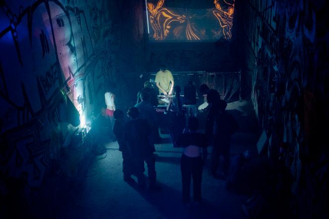 Uma festa gratuita no 12º arrondissement de Paris, em abril de 2025.