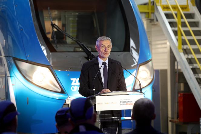 Thierry Mallet, PDG du groupe Transdev, lors de la présentation du train Omneo d’Alstom, qui sera utilisé sur la première ligne ouverte à la concurrence dans la région, entre Nice et Marseille, à l’usine Alstom de Crespin (Nord), le 23 novembre 2023.