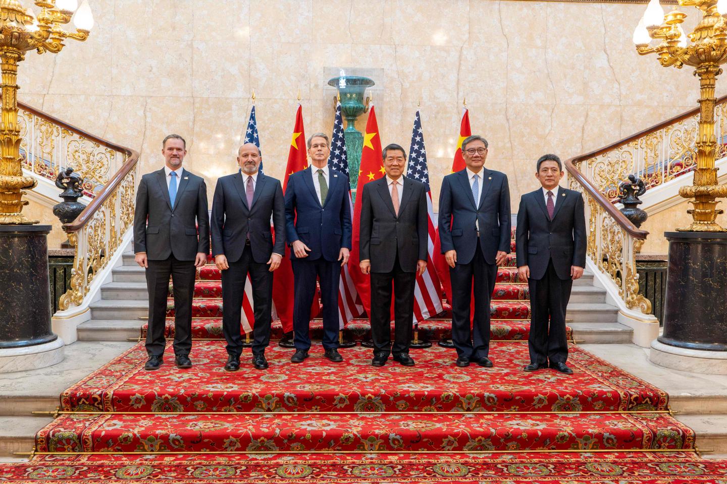 🟥 CAC 40 in calo dello 0,4% dopo colloqui USA-Cina: incertezze persistenti tra gli investitori.