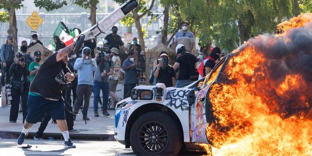 Scuffles in Los Angeles as soldiers sent by Trump fan out