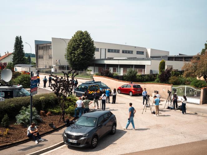 Les abords du collège Françoise-Dolto, à Nogent (Haute-Marne), à la suite de l’agression mortelle d’une surveillante, le 10 juin 2025.