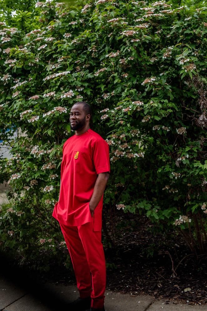 L’écrivain nigérian Chigozie Obioma, à Grand Rapids (Michigan), en mai 2025. 