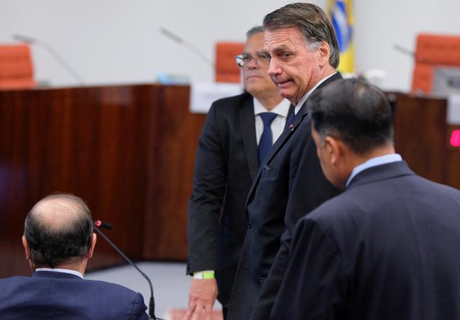 L’ancien président brésilien, Jair Bolsonaro, assiste au procès de la Cour suprême du Brésil pour une tentative de coup d’État présumée, à Brasilia, le 10 juin 2025.
