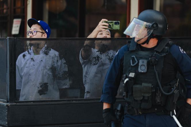 A Los Angeles, le 9 juin 2025, les tensions persistent après que Donald Trump a envoyé la garde nationale sans l’aval des autorités de la ville et de l’Etat.
