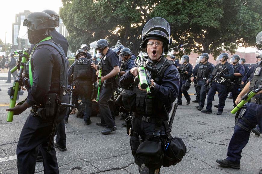 Officiers de la Garde nationale américaine, dans les rues de Los Angeles, le 9 juin 2025.
