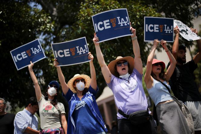Lors d’une manifestation contre la détention de David Huerta, président du syndicat SEIU California, à Los Angeles, en Californie, le 9 juin 2025.