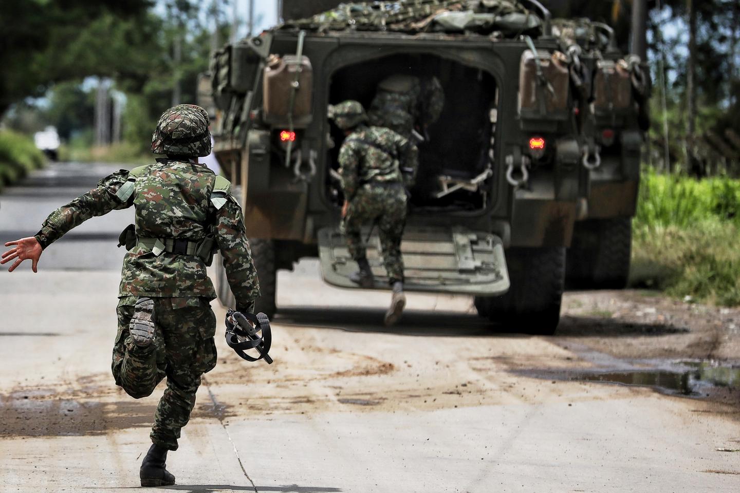 Colombia hit with wave of bombings and gun attacks, leaving at least 4 dead