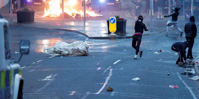 Starmer condemns second night of rioting in Northern Ireland town
