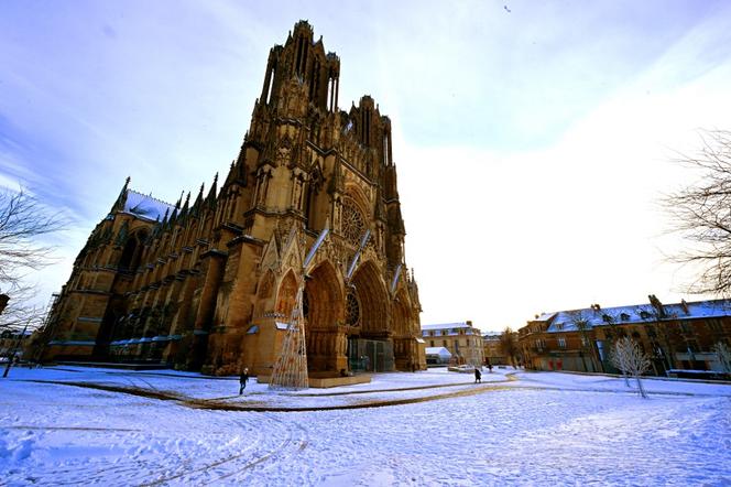 La cathédrale de Reims sous la neige, le 18 janvier 2024. 