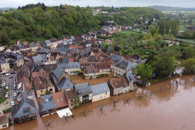 Débordement de la Vézère, à Montignac-Lascaux, en Dordogne, le 21 avril 2025.