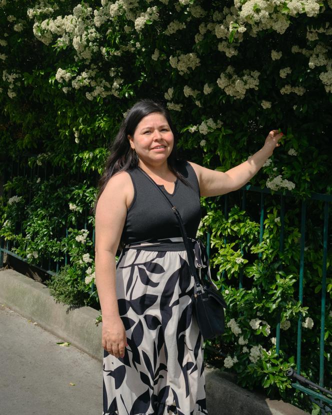 Ana Maria, à Paris, le 11 mai 2025. C’est dans le 20ᵉ arrondissement de la capitale qu’Ana Maria, son mari et leur fille, ont découvert Paris, en avril 2018.