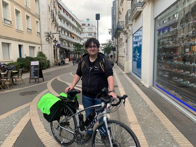 Antoine Lenoir dans les rues de Tours, le 6 juin.