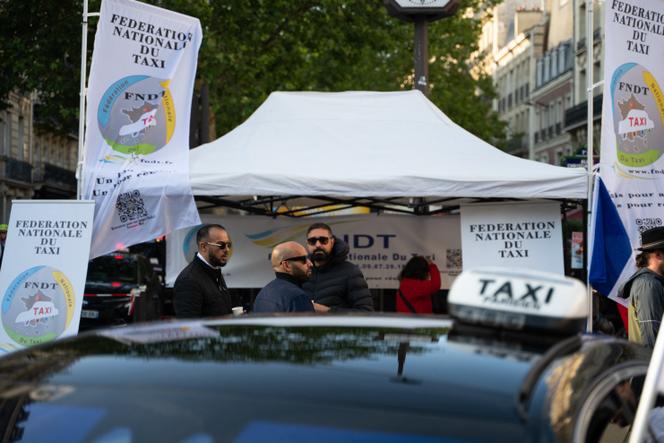 Manifestation des chauffeurs de taxi, à Paris, le 19 mai 2025.