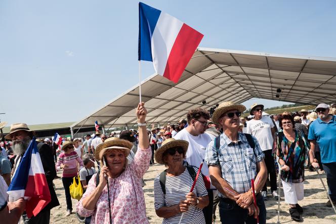 Des militants et sympathisants du Rassemblement national, lors d’un meeting à Mormant-sur-Vernisson (Loiret), le 9 juin 2025.