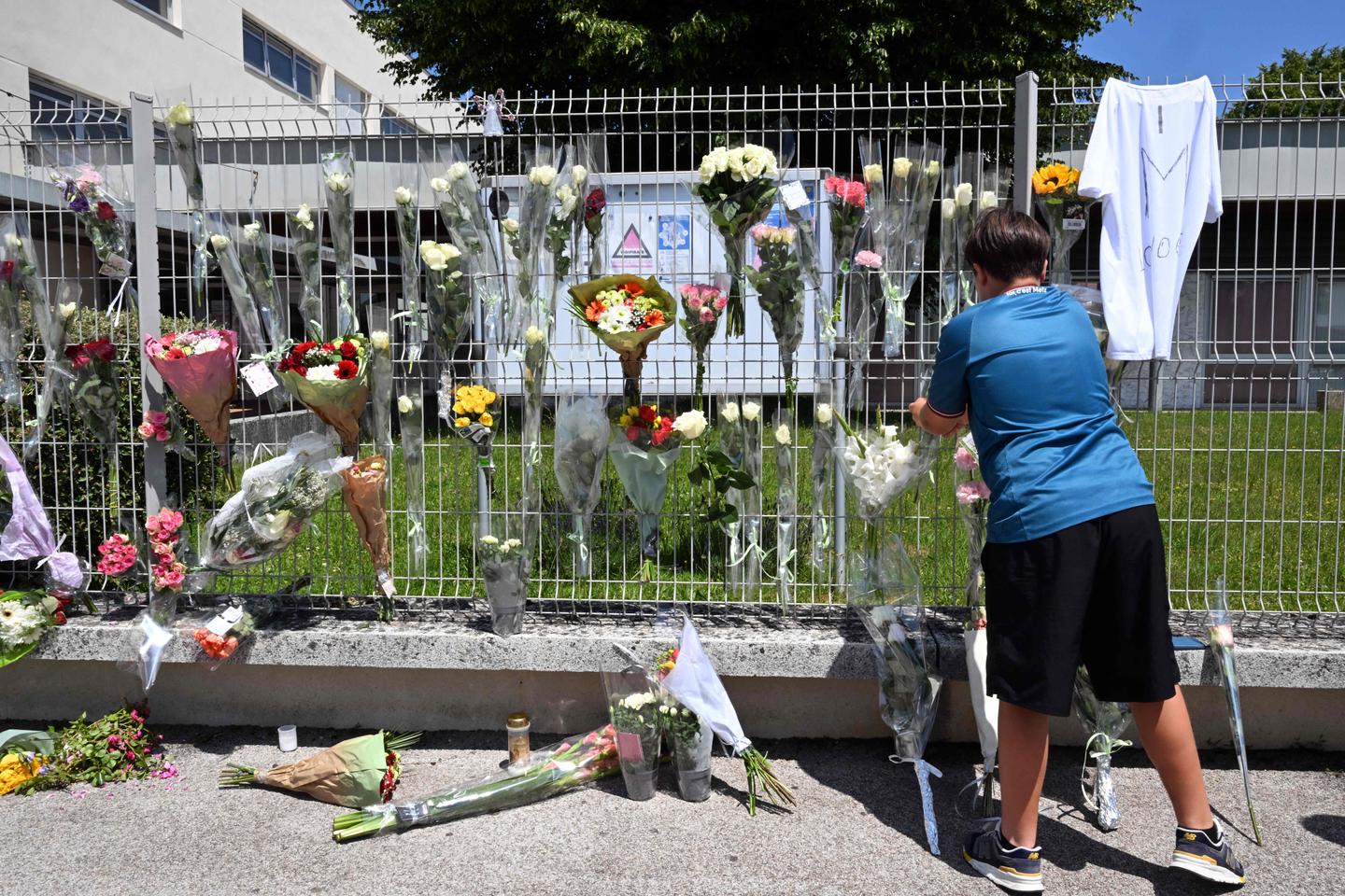 Education minister urges focus on youth mental health after school knife attack