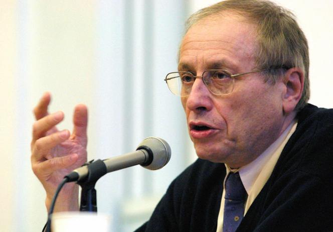 Bernard Cassen, alors président d’Attac France, en novembre 2002.