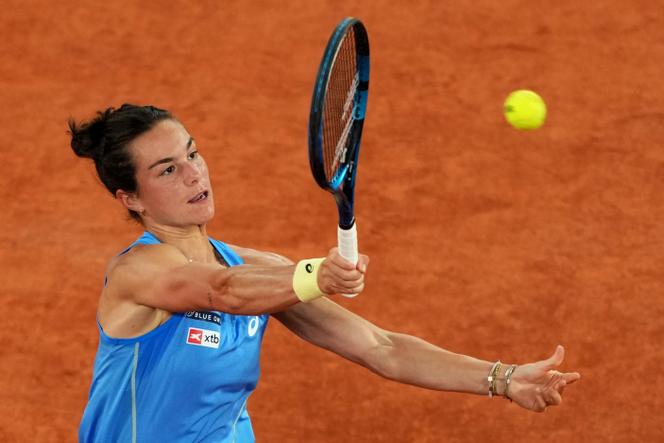 Loïs Boisson lors du match de demi-finale du simple dames, lors du tournoi de tennis de Roland-Garros, à Paris, le 5 juin 2025.