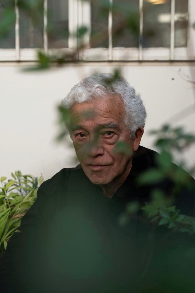 Avant son départ du Chili, à 27 ans, Raul Schneider, 80 ans aujourd’hui, recevait quotidiennement des menaces de mort. Ici, à Paris, le 14 mai 2025.