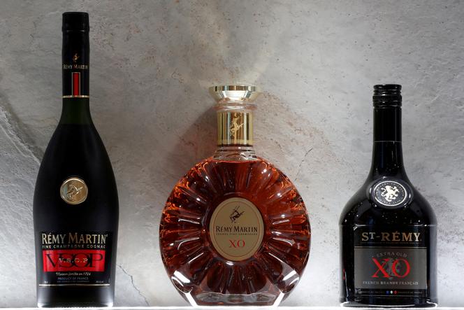 Des bouteilles de cognac exposées à Paris le 21 janvier 2019.