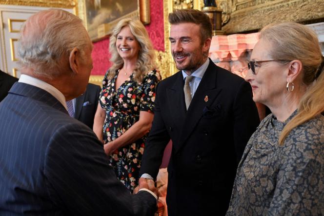 David Beckham serre la main de Charles III, à l’occasion du 35e anniversaire de la Fondation du roi, au palais Saint James, à Londres, le 12 juin 2025.