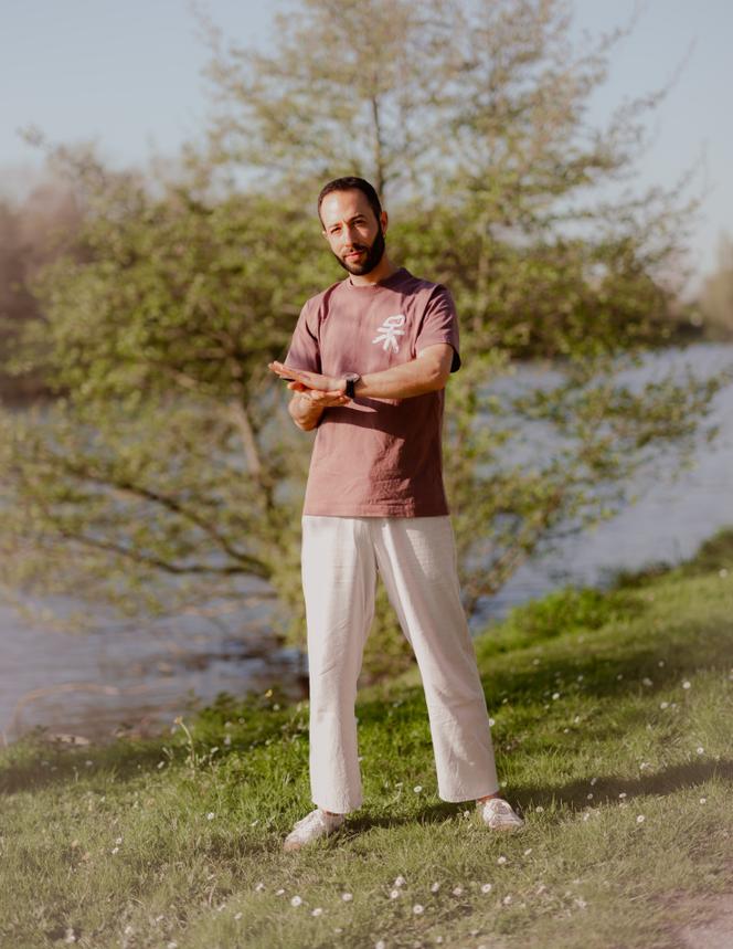 Ashot Aperyan, au bord du lac des Vallées, à Vieillevigne (Vendée), le 6 avril 2025. C’est ici que, les premiers mois après son arrivée en France, il venait presque chaque jour pour courir et se « vider la tête ».