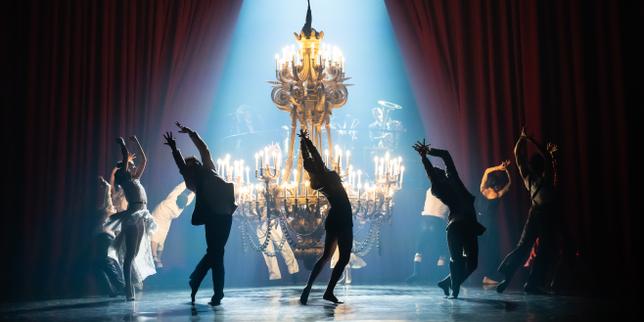« Red Carpet », la création chavirante et groovy de Hofesh Shechter à l’Opéra Garnier