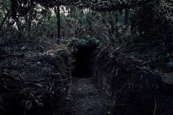 Une tranchée ukrainienne, sur le front de Kostiantynivka, en Ukraine, le 13 juin 2025.
