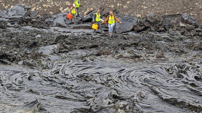 En août  2023, l’équipe internationale de la NASA utilise un paysage volcanique islandais comme substitut de Vénus afin de tester des outils de la sonde Veritas.
