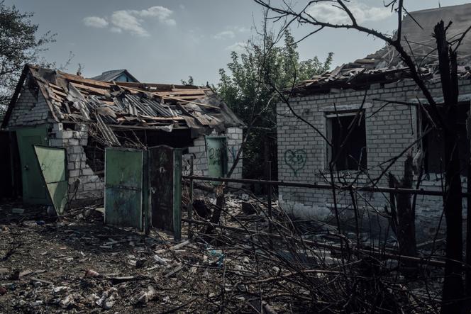 Un drone Shahed russe s’est abattu dans une zone d’habitations du village d’Illinivka, en banlieue de Kostiantynivka, dans l’oblast de Donetsk. L’engin visait une position de dronistes ukrainiens. Le 11 juin 2025.